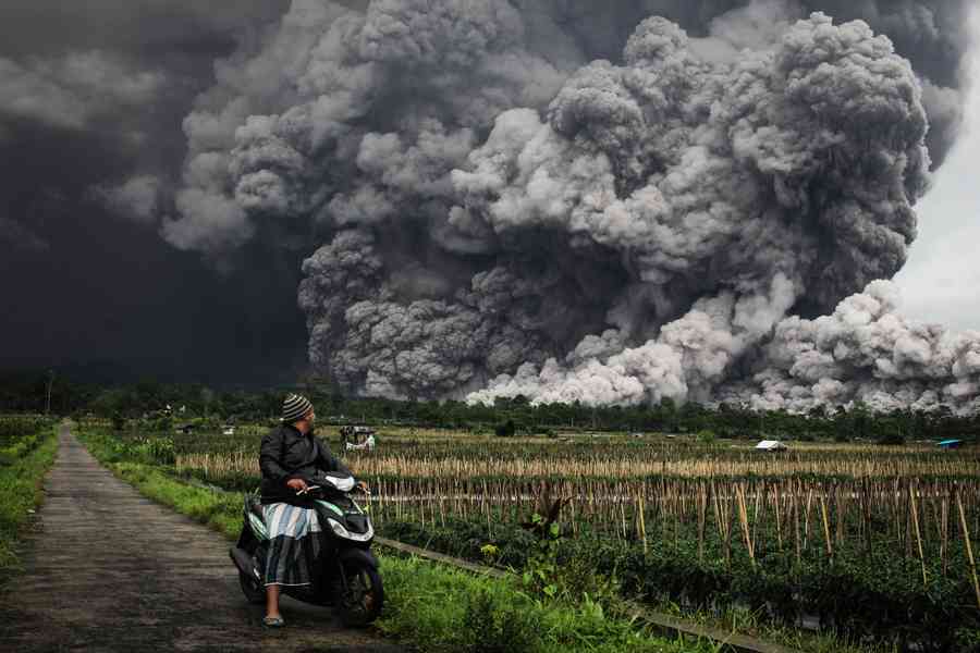 印尼塞梅魯火山爆發 170名受困登山客獲救