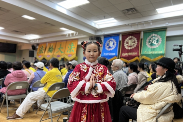 從9歲到90歲 居紐約的大陸法輪功學員感恩師尊