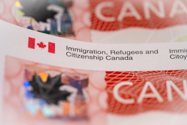 民調：加拿大收緊移民政策 獲多數新移民支持