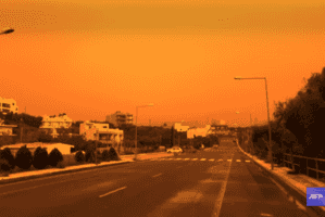 受沙塵暴影響 希臘克里特島天空變橘紅色