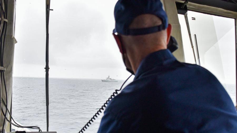 黨媒稱中共海軍闖阿拉斯加對出海域「反制」美國  專家：只是在公海航行