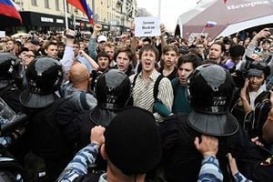 俄羅斯逾百城市爆反腐抗議 至少千人被拘