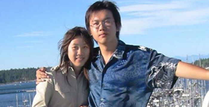 中國女留學生趙巍在卑詩省遇害幾近20年後，前男友李昂在紐西蘭申請難民。圖為趙巍當年與男朋友李昂的合照照片。（大紀元圖片）