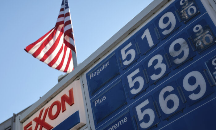 華盛頓國會山埃克森（Exxon）加油站的汽油價格。攝於2022年3月14日。（Win McNamee/Getty Images）