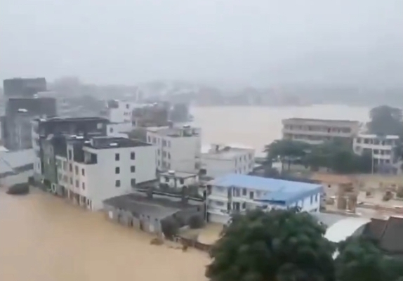 廣東多地連日暴雨成洪災 肇慶有鄉鎮被淹