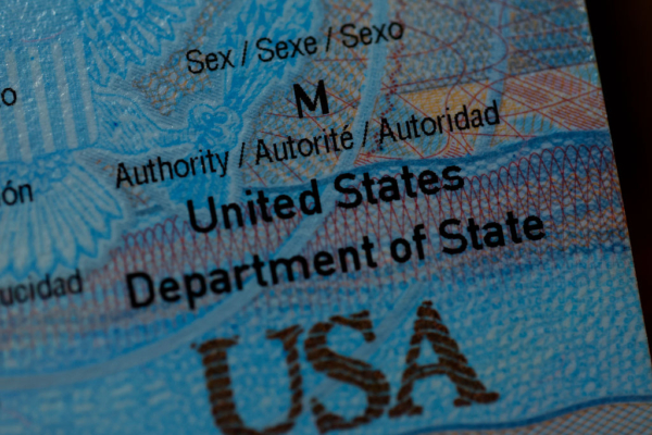 最高法院允許特朗普政府禁止護照上任選性別