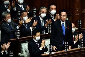 日本新任首相宣布月底大選 誓言加強抗疫