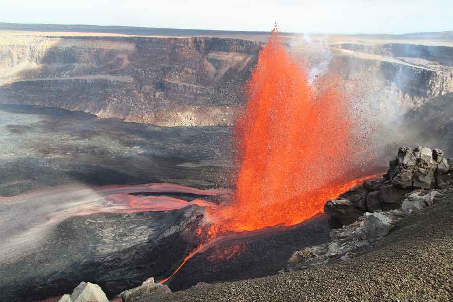 「熔岩噴泉」 夏威夷火山狂噴千呎岩漿