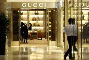 中國經濟專家籲給每人發千元購物券 引熱議