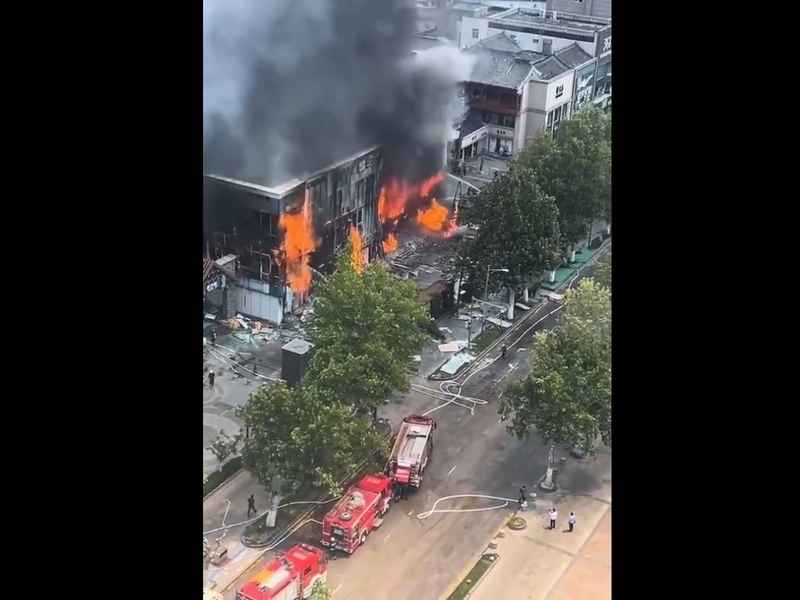 濟南行人專用區發生火災 至少5傷1人失聯