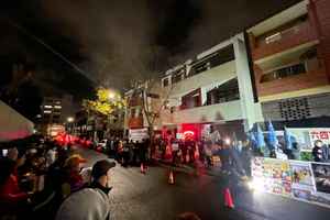 悉尼民眾中領館前悼六四 籲為真相攜手前行