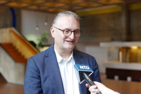 2025年7月14日,德國黑森州議員施蒂爾伯克(Olive Stirböck)接受《大紀元》採訪。(曹遠初/新唐人)