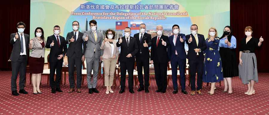 斯洛伐克訪台成員：台灣才代表民主中國