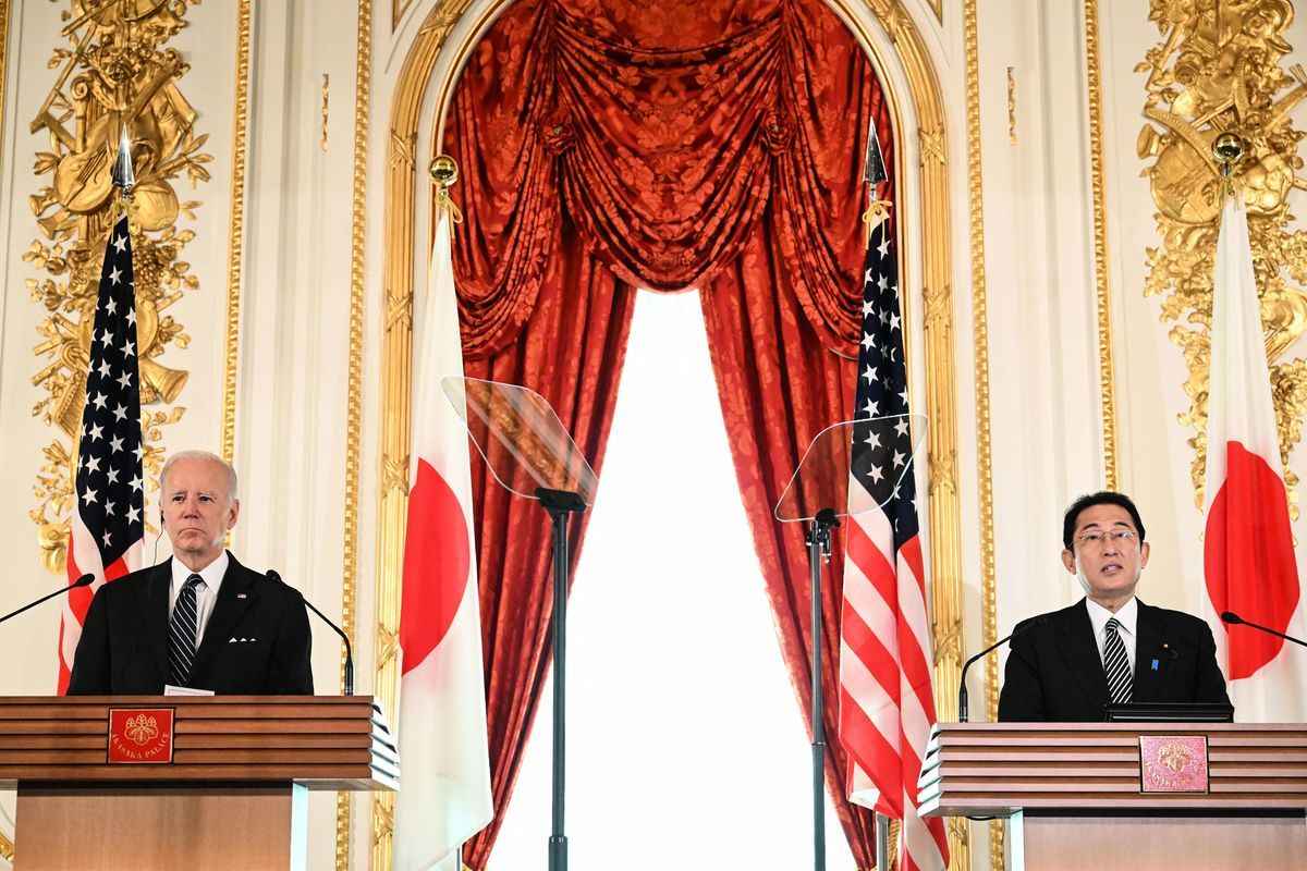 2022年5月23日，美國總統拜登和日本首相岸田文雄在東京舉行聯合新聞發布會。（Saul Loeb/AFP via Getty Images）