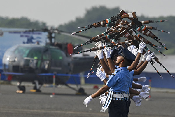 印度空軍學員畢業典禮 武術拳擊等演練（多圖）
