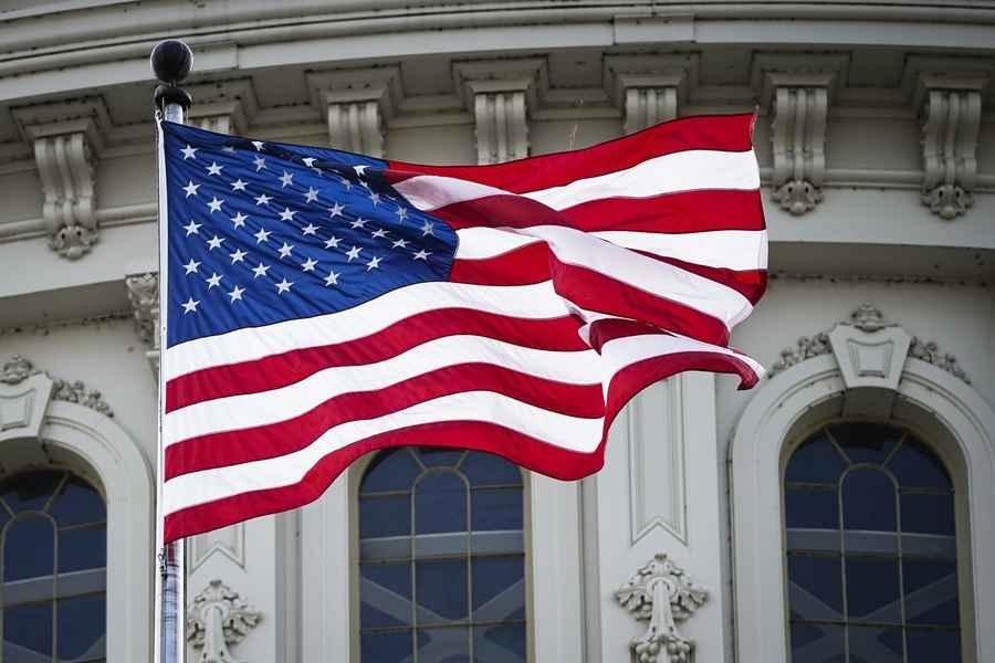 美國國會大廈升國旗 向李洪志先生致敬