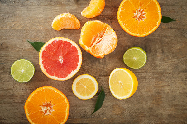 柑橘類果皮上含有豐富的皮甘、柚皮素。（Shutterstock）