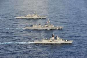 美日澳三國海軍在南中國海進行聯合演習