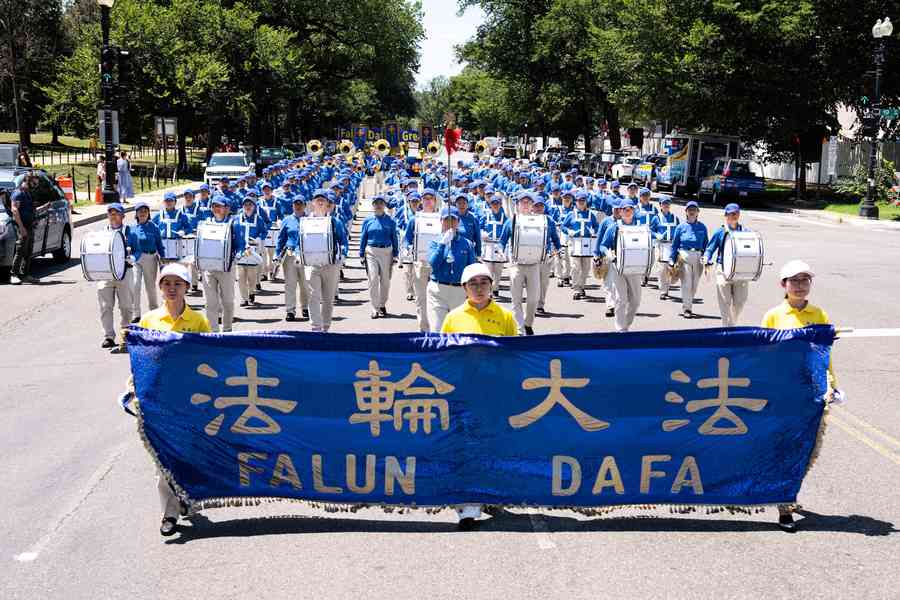 解體中共結束迫害 法輪功近兩千人美國首都大遊行