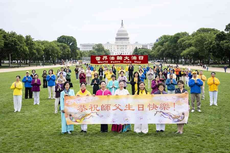 美國華府法輪功學員慶大法日 講述修煉故事