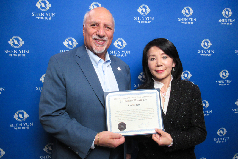 神韻拉斯維加斯首場 副州長頒賀狀盼年年上演