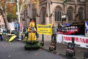 中國留學生在澳洲抗議中共暴政 國內家人遭威脅