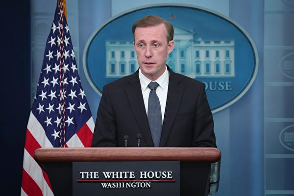 2022年5月18日，美國國安顧問沙利文在白宮簡報會上回答問題。 （Win McNamee/Getty Images）