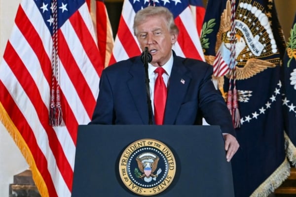 2025年10月28日,美國總統特朗普在美國駐日本大使官邸向商界領袖發表講話。(ANDREW CABALLERO-REYNOLDS / AFP)