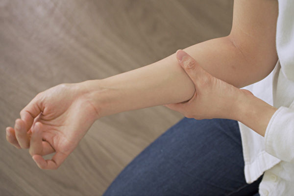 若發現皮膚腫塊，就算無關痛癢，也不能輕乎。（Shutterstock）