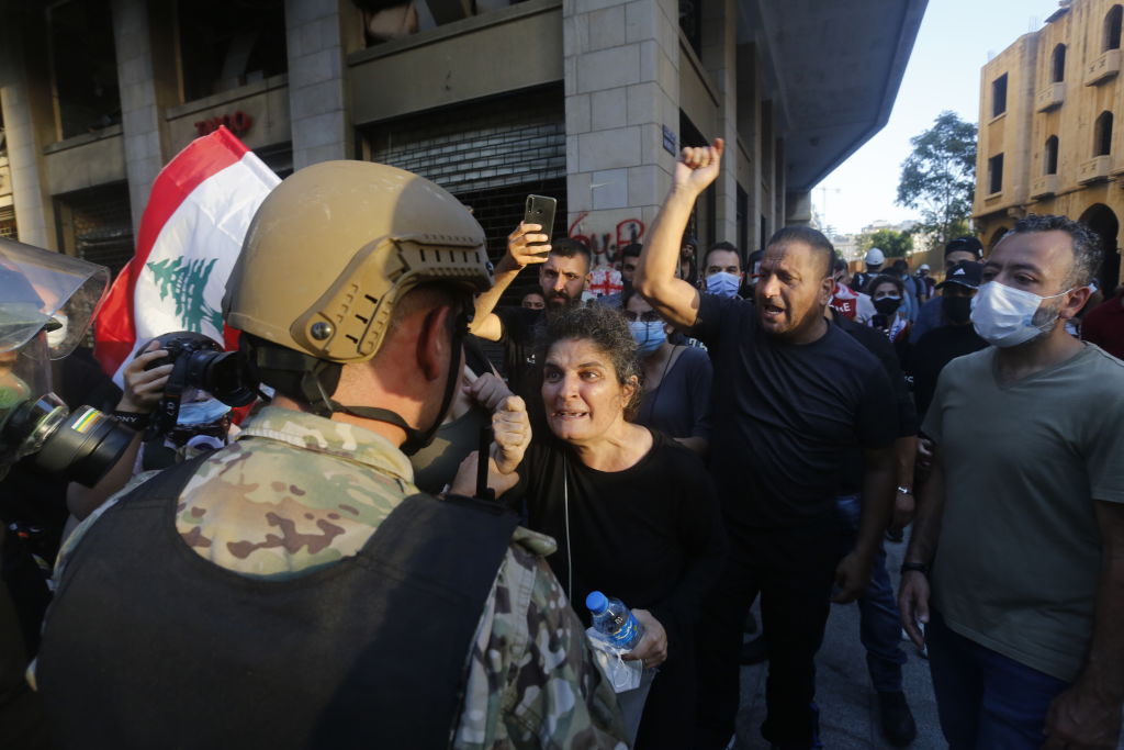 2020年8月8日，黎巴嫩貝魯特爆發反政府抗議活動。黎巴嫩首都本周發生大規模爆炸，該爆炸至少造成150人死亡，數千人受傷，並摧毀了該市的廣大地區。 （Marwan Tahtah/Getty Images）