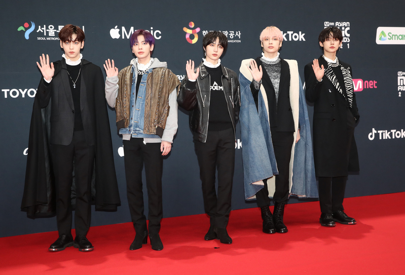 南韓人氣男團TXT（Tomorrow X Together）出席2021 Mnet Asian Music Awards（MAMA）頒獎典禮資料圖片。（Chung Sung-Jun/Getty Images）