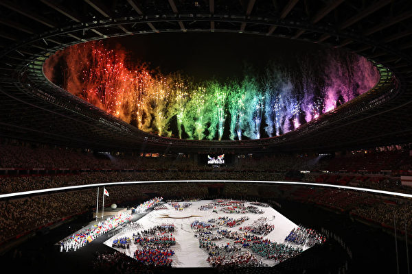 2021年8月24日，東京殘奧會開幕式期間煙花展示。（Alex Pantling/Getty Images）