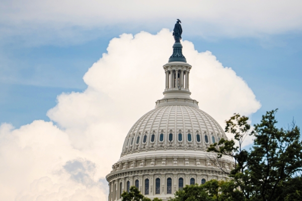 美國眾議院表決通過 公布愛波斯坦檔案