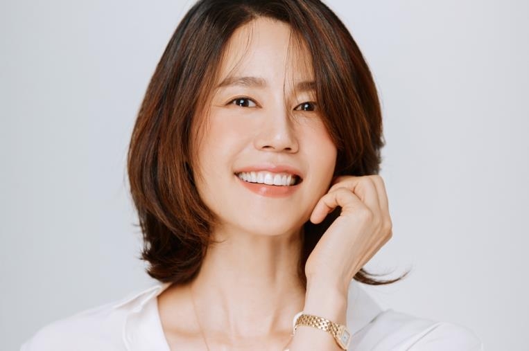 韓星金芝荷圖書館書劃線惹爭議 發表公開道歉