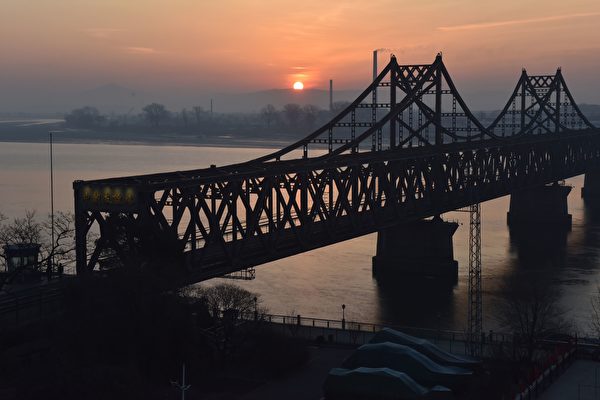圖為跨越鴨綠江、連接中國和北韓的所謂「友誼橋」。（GREG BAKER/AFP/Getty Images）