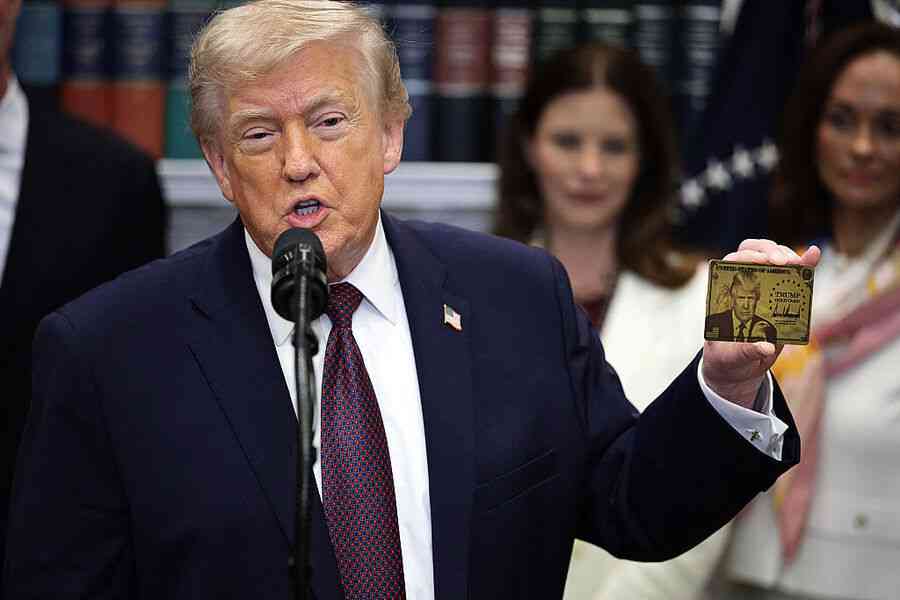 特朗普白宮曬金卡 9天出售額已達13億美元