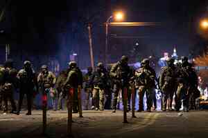 美ICE官員明尼蘇達州遭非法移民伏擊後開槍自衛