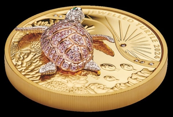 珀斯鑄幣廠(Perth Mint)最新推出了一款限量版的精美「珠寶海龜金幣」(Jewelled Turtle Coin)。金幣設計中還包括了「THE JEWELLED TURTLE 2024」的銘文,以及象徵珀斯鑄幣廠125周年的「P125」鑄幣標記。(珀斯鑄幣廠提供)