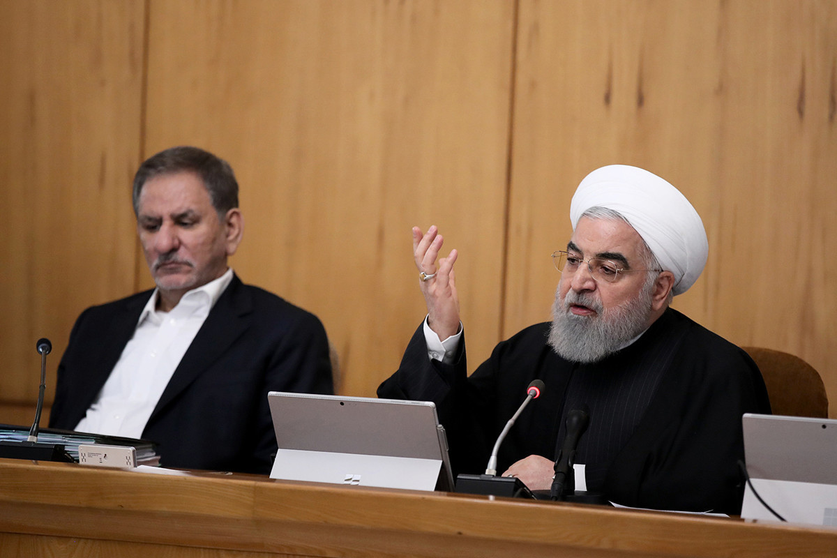 伊朗第一副總統埃沙克・賈漢吉里（Eshaq Jahangiri，左）已感染中共肺炎，右邊是總統魯哈尼。（HO/Iranian Presidency/AFP）