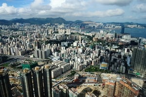 中共下令國企加強投資香港 控制多個行業