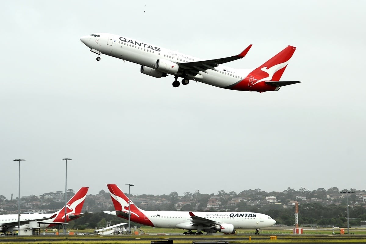 隨著紐省疫苗接種率的快速提升，跨國旅行的目標也越來越近。圖為悉尼國際機場上正在起飛的國際航班。（SAEED KHAN/AFP via Getty Images）