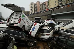 洪水致鄭州40萬輛車被淹 車險估賠超64億