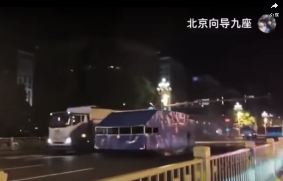北京長安街深夜出現疑似鐵皮裝坦克車隊 引猜測