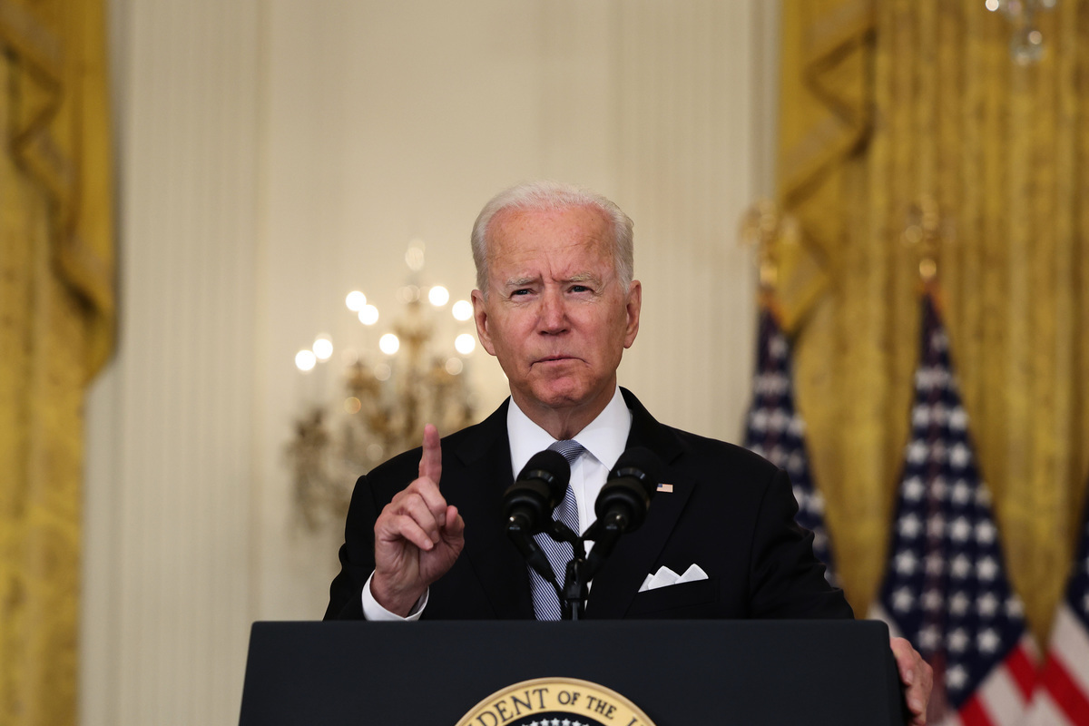 2021年8月16日下午3:45，美國總統拜登（Joe Biden）在華盛頓特區白宮東廳就阿富汗日益惡化的危機發表講話，再次捍衛他的撤軍決定。（Anna Moneymaker/Getty Images）