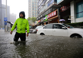 中國經濟數據慘澹 洪患不斷 復甦之路艱難