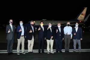 6名美跨黨派參眾議員 搭空軍專機抵台訪問