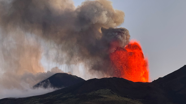 意大利兩座火山爆發 卡塔尼亞機場暫時關閉