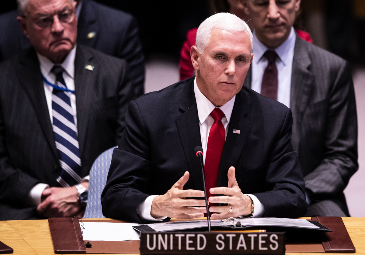 周三（4月10日），美國副總統邁克‧彭斯（Mike Pence，如圖）呼籲聯合國跟隨美洲國家組織的腳步，承認胡安‧瓜伊多（Juan Guaido）為委內瑞拉的總統。 （JOHANNES EISELE/AFP/Getty Images）