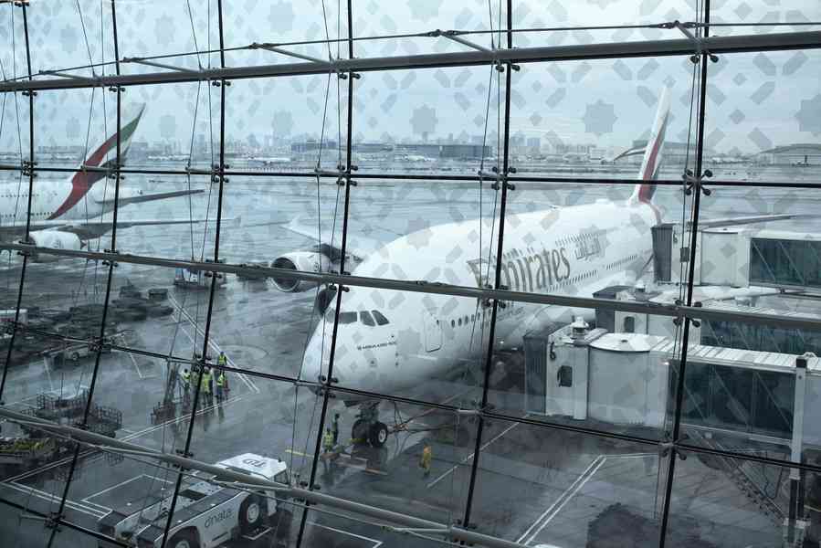 中國遊客困杜拜 花5.4萬買頭等艙機票回國