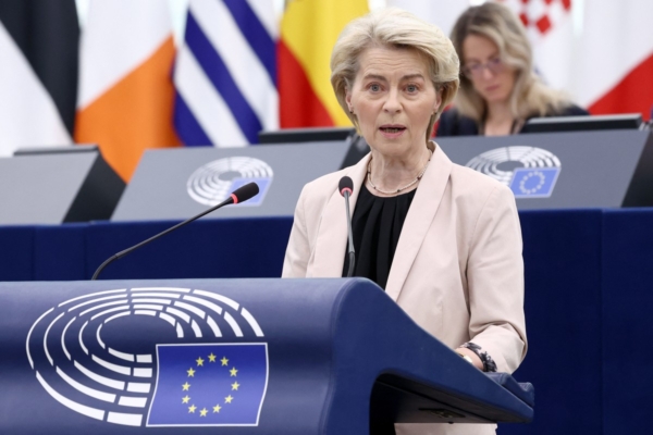 2025年4月1日,歐盟委員會主席馮德萊恩在歐洲議會全體會議上發表講話。(Frederick Florin/AFP)